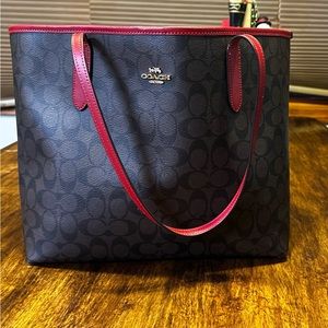 Coach City Tote In Signature Canvas